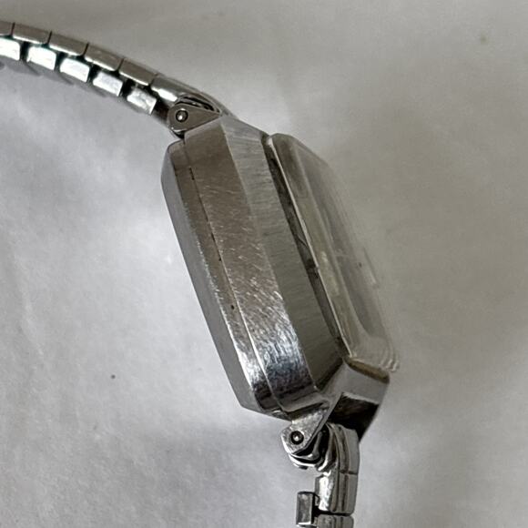 Vintage Seiko Women’s Watch 2205-3009 Hi-Beat Automatic 17J Dainty Bracelet main image 4